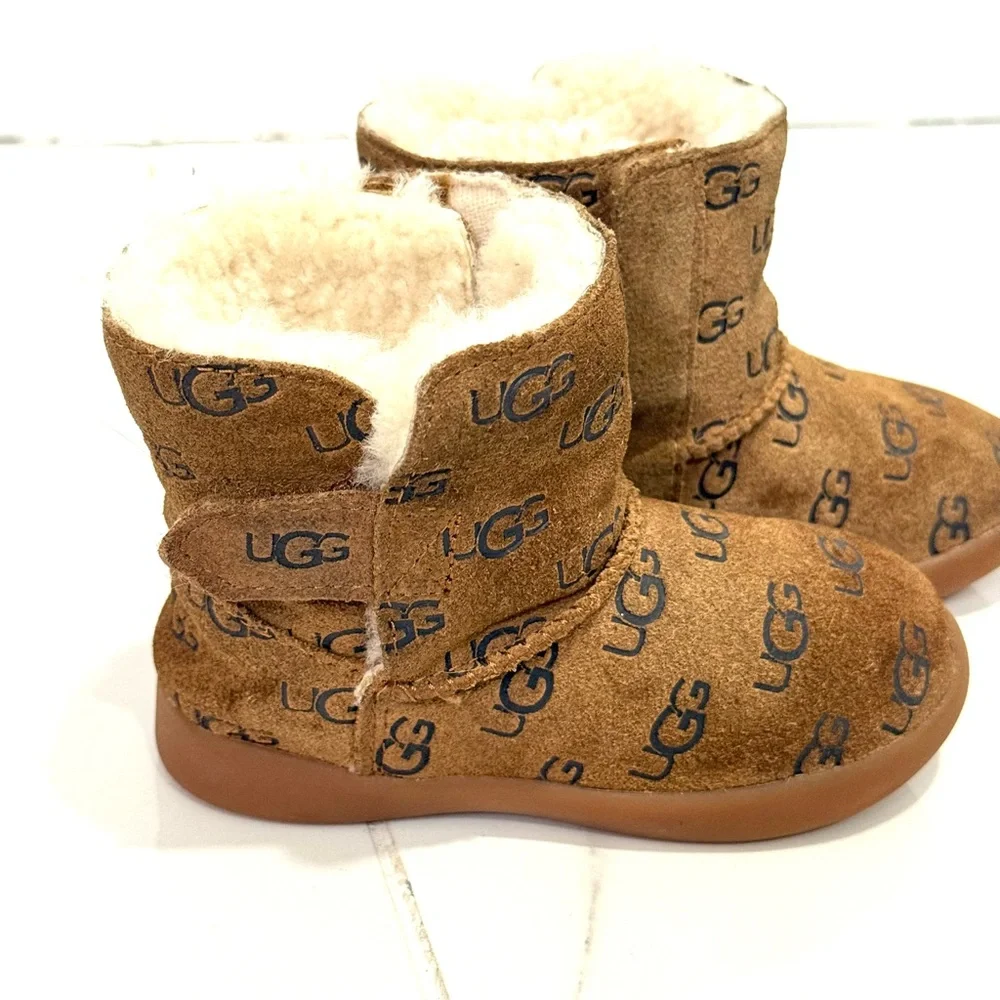 UGG Keelan Embossed Logo Boots for‎ toddlers 8